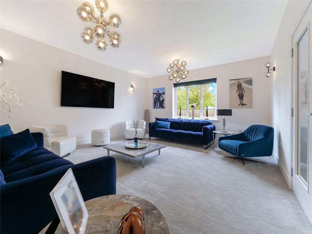 Property photo 2 of 47 Lounge