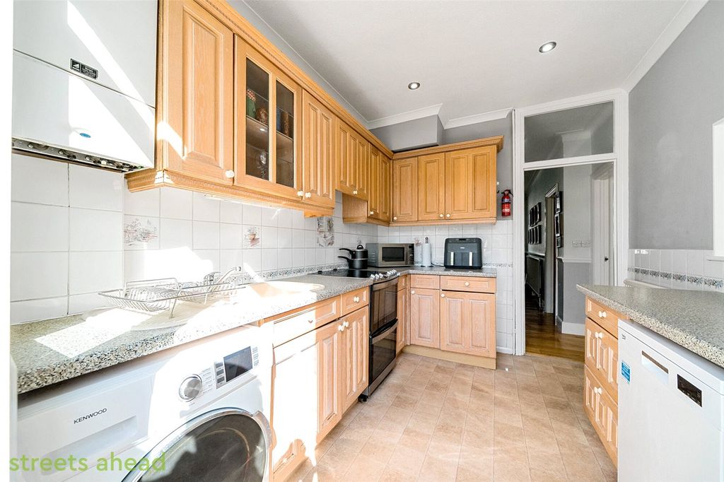 Property photo 3 of 14 Picture No. 05