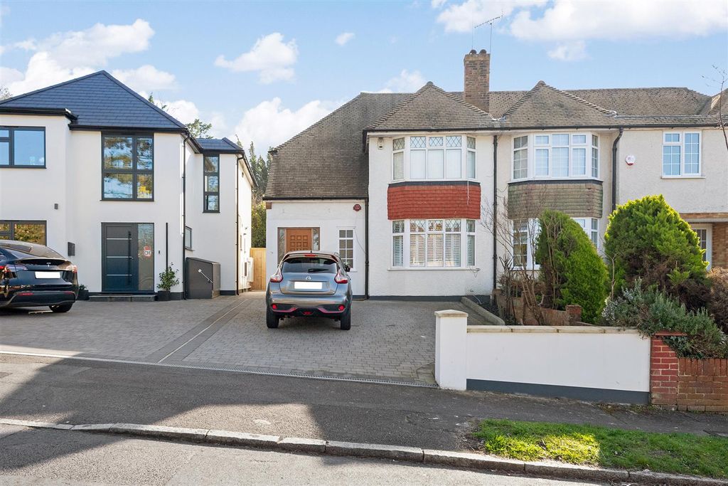 Property photo 1 of 14 External