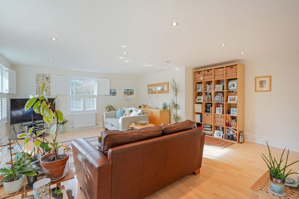 Property photo 3 of 20 Living Room