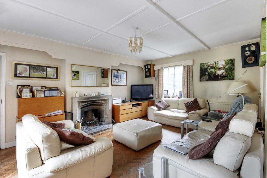 Property photo 2 of 11 Sitting Room