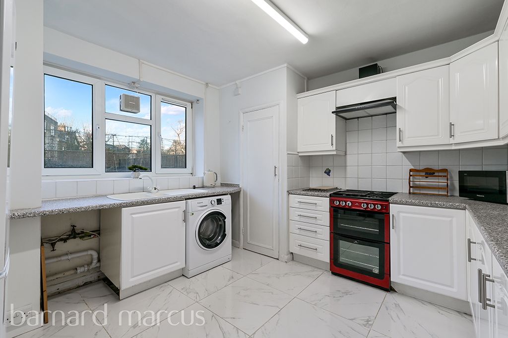 Property photo 3 of 8 Kitchen