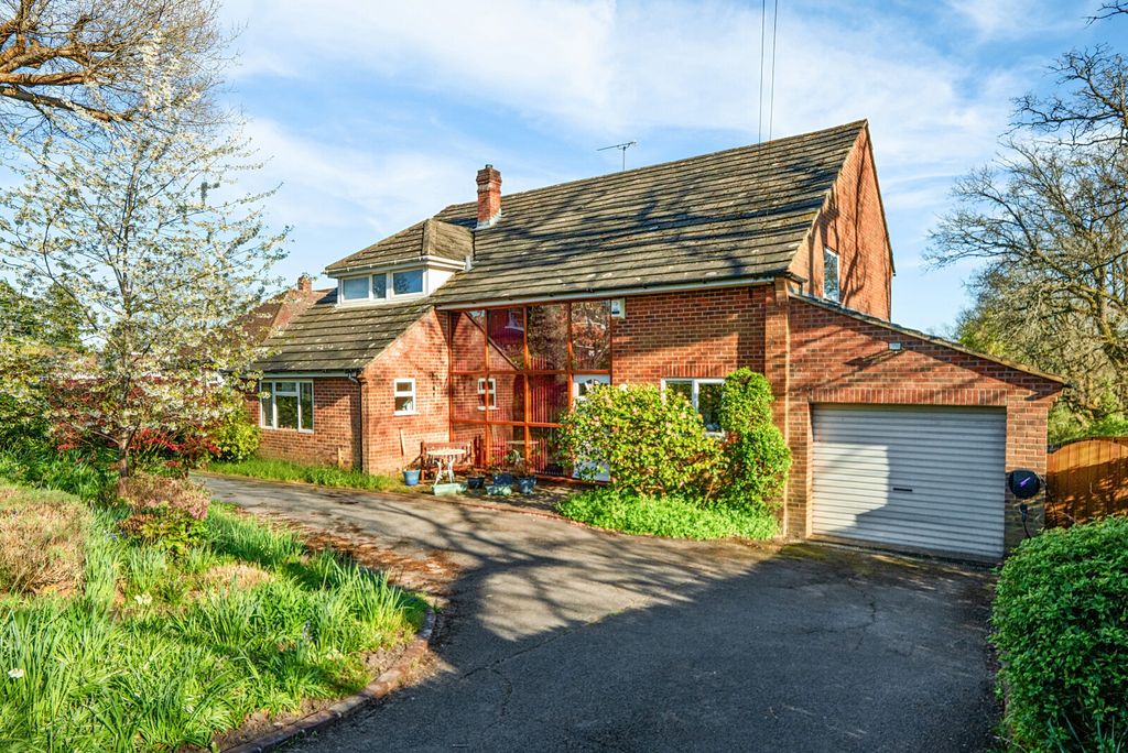 Property photo 1 of 30 1439811-9-69d52F8...