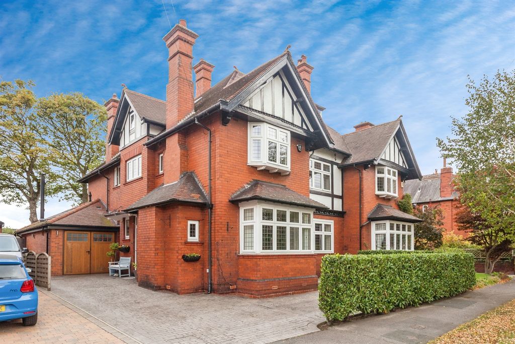 Property photo 2 of 20