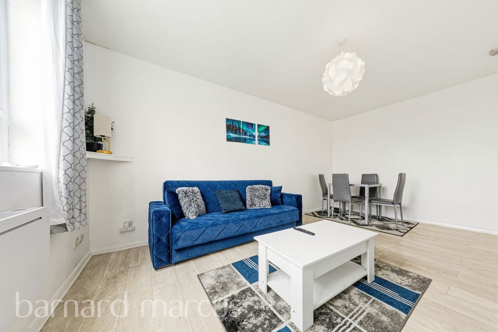 Property photo 2 of 7 Living Room