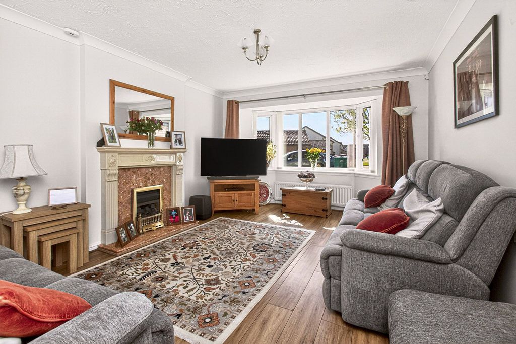 Property photo 2 of 32