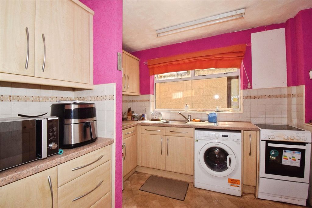 Property photo 3 of 16 Kitchen