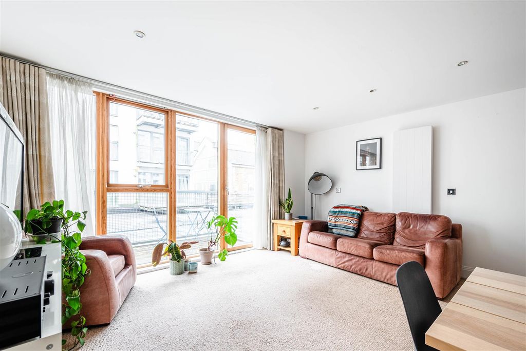 Property photo 1 of 12 1