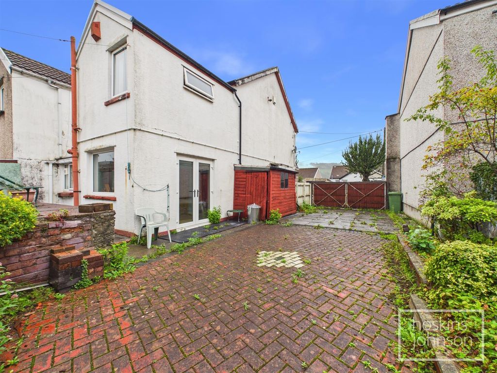 Property photo 2 of 19 Outside
