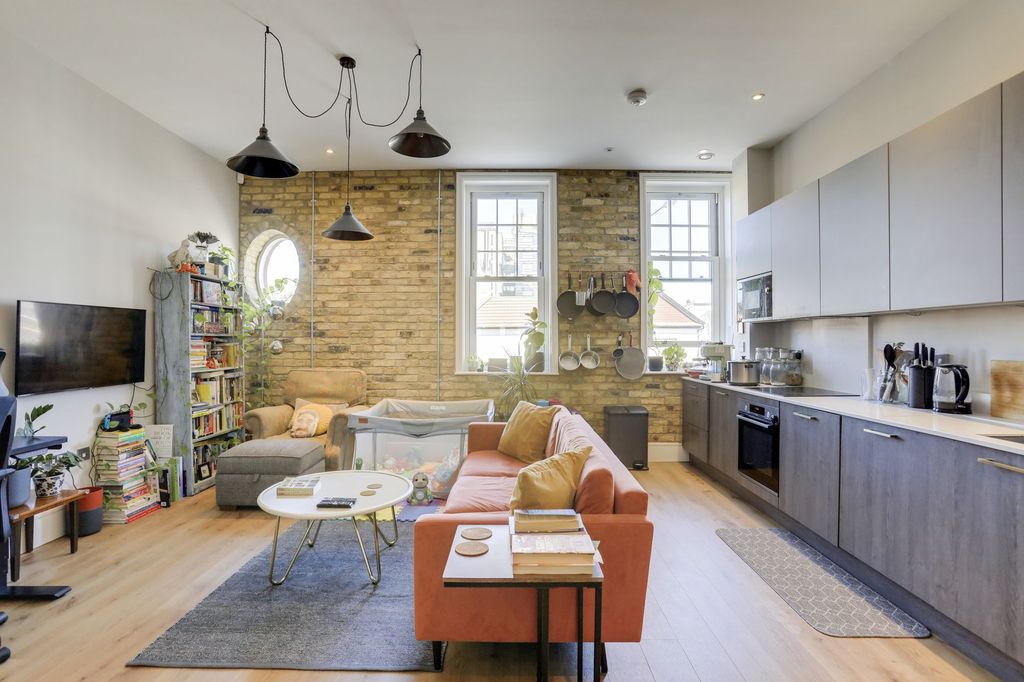 Property photo 3 of 9