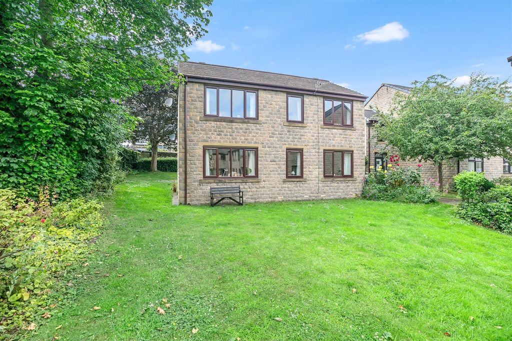 Property photo 1 of 13 Tealbeck Court