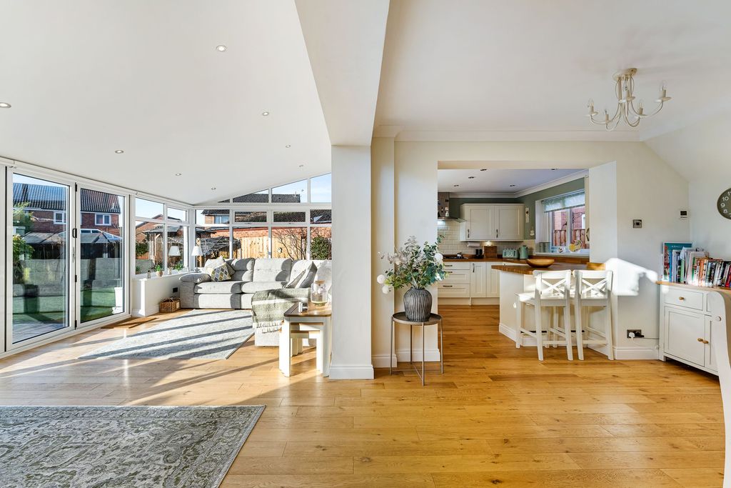 Property photo 2 of 31