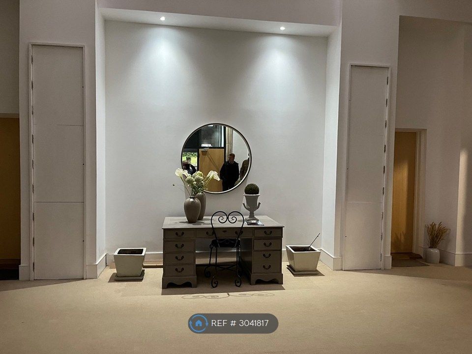 Property photo 2 of 20 Entrance Atrium