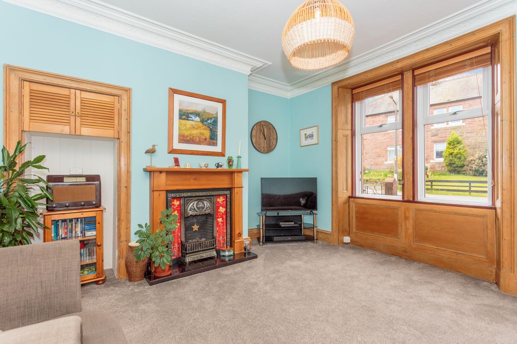 Property photo 2 of 31 Living Room