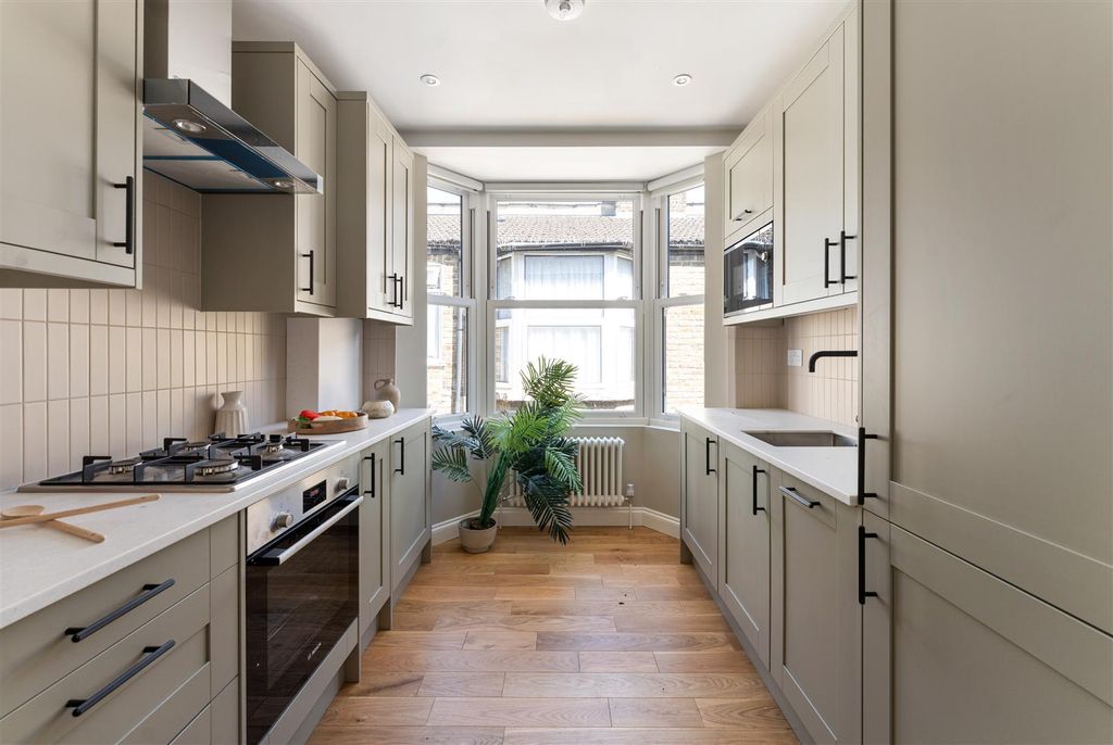 Property photo 3 of 29 Cleveland Park Avenue, E17
