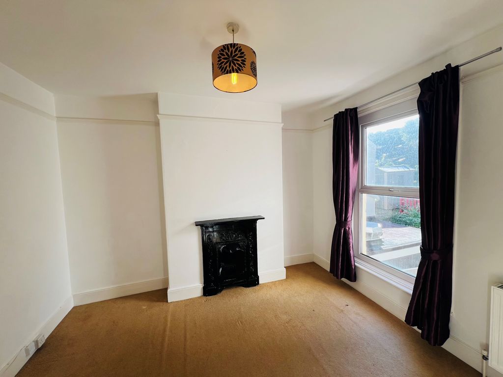 Property photo 3 of 8