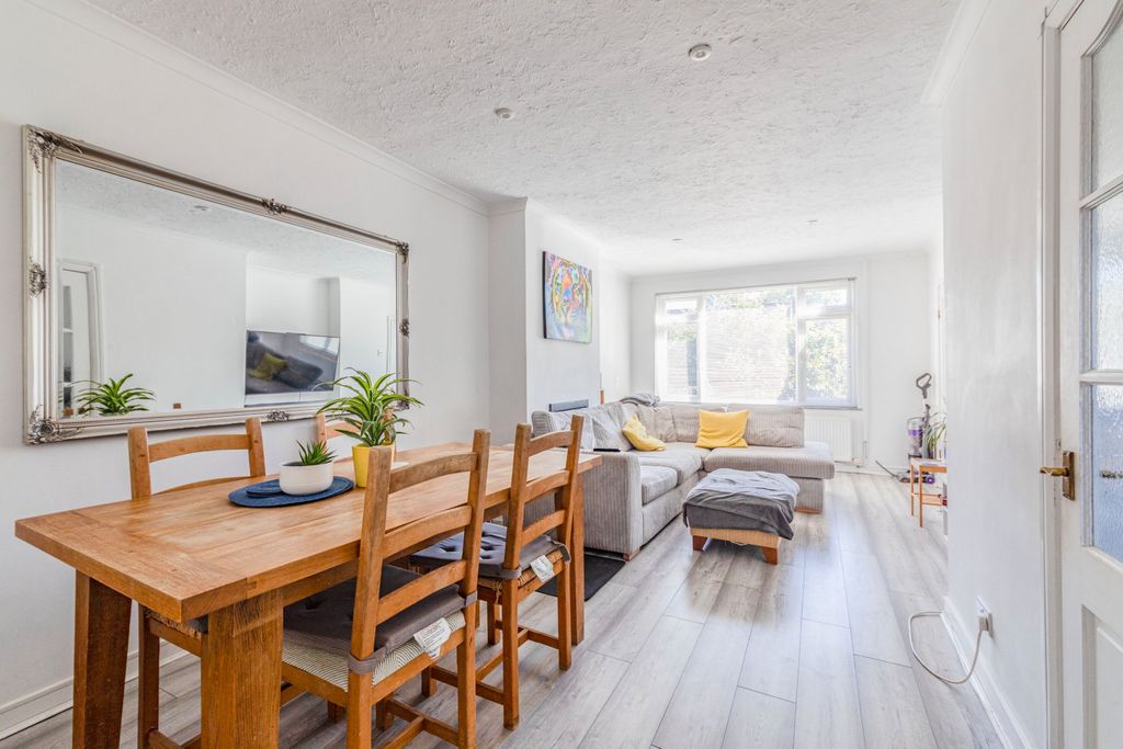 Property photo 2 of 17 Picture No. 11