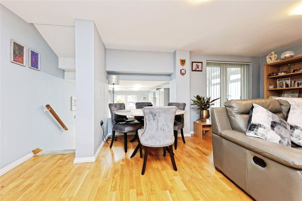 Property photo 3 of 21 Picture No. 07