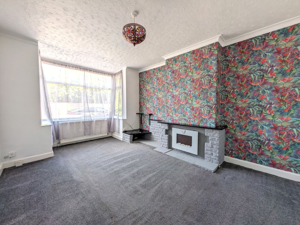 Property photo 3 of 11 Lounge