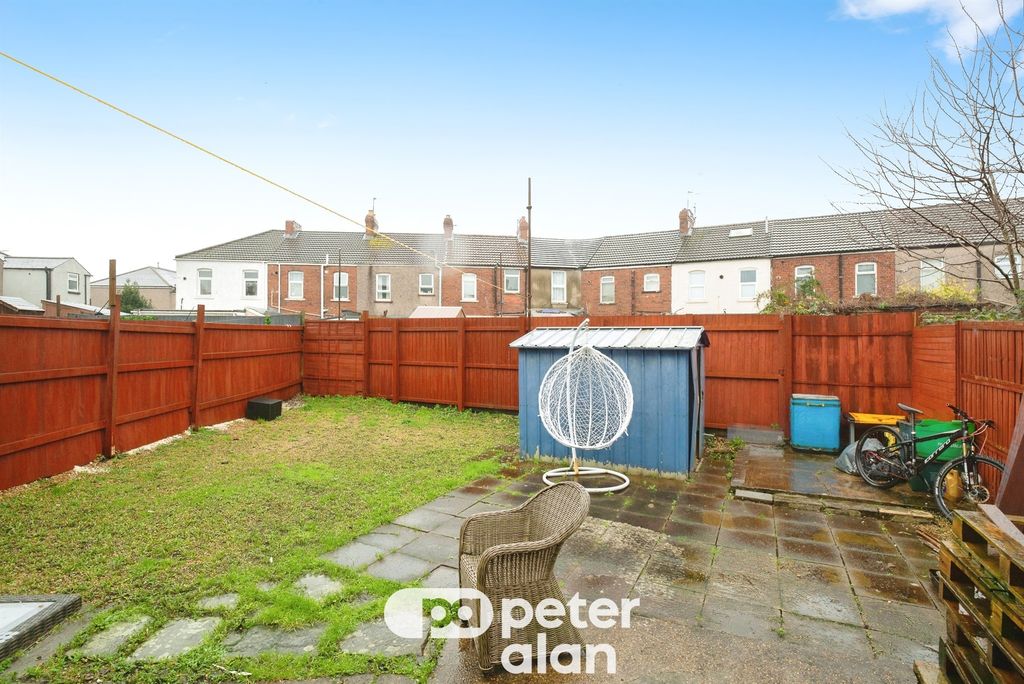 Property photo 2 of 17