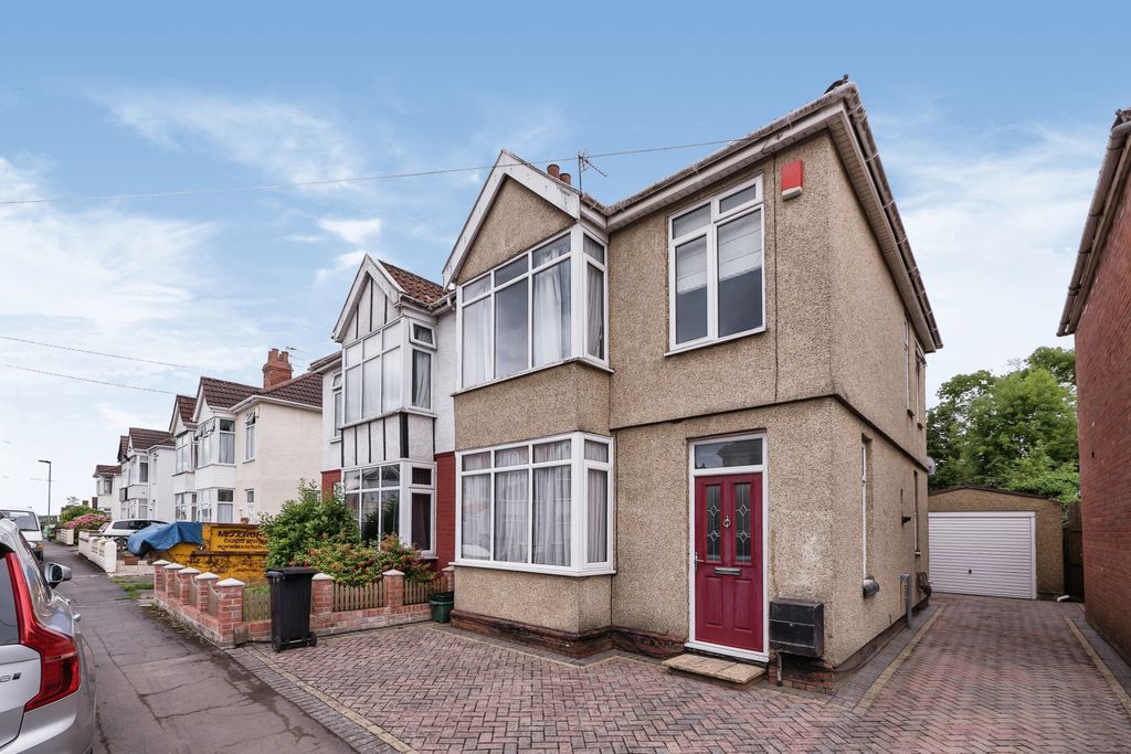 Property photo 1 of 15 Front Aspect