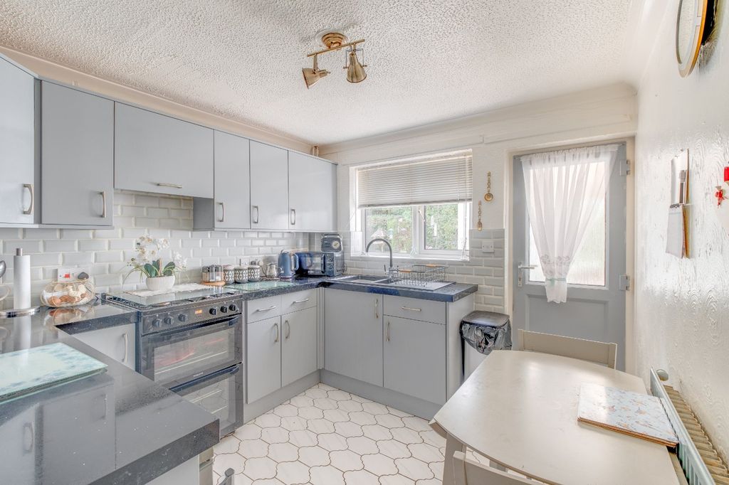 Property photo 2 of 14 Picture No. 15