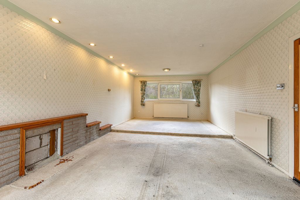 Property photo 2 of 24 Sitting Room