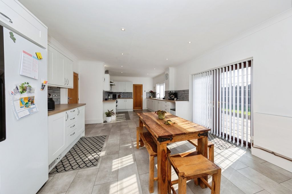 Property photo 3 of 35 Pbox-Img.Jpg