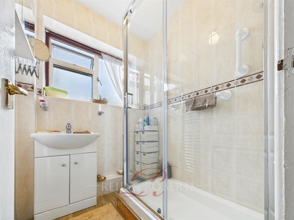 Property photo 3 of 37 Cam03999G0-Pr0194-Still010.Jpg