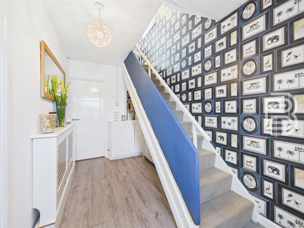 Property photo 3 of 17 Entrance Hall.Jpg
