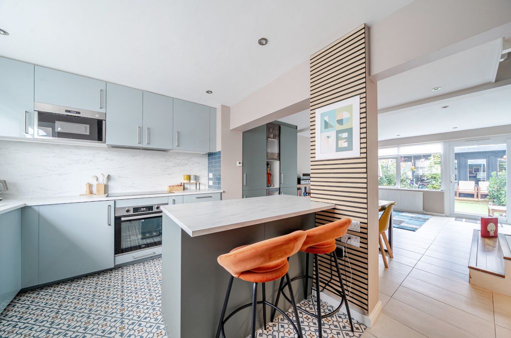 Property photo 2 of 25 1386763-13-6932B7...