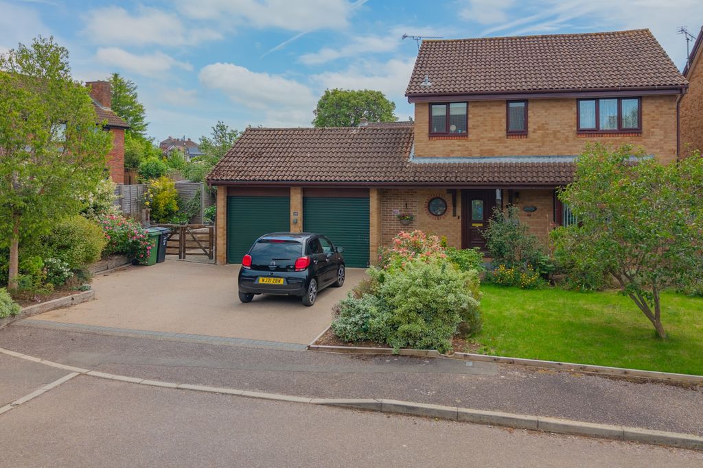 Property photo 1 of 29 Ewemove Taunton Ellis Grove (16)