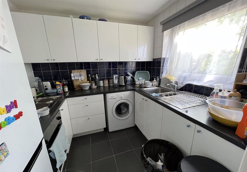 Property photo 3 of 6 Kitchen