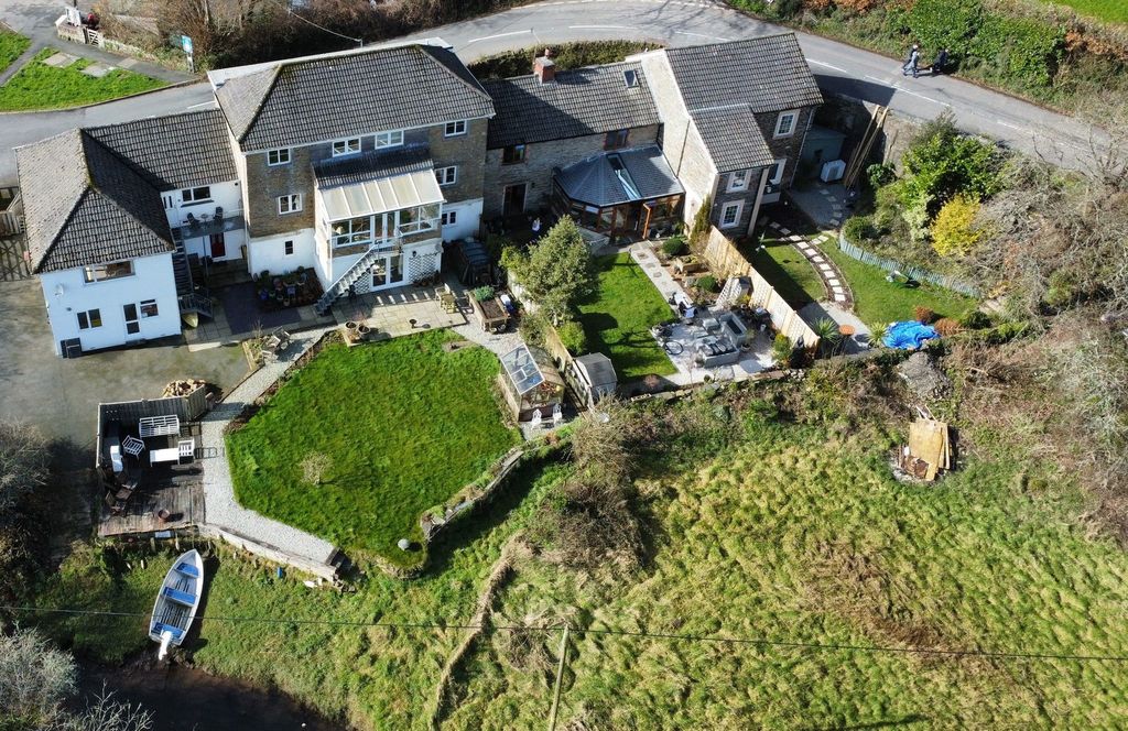 Property photo 2 of 34