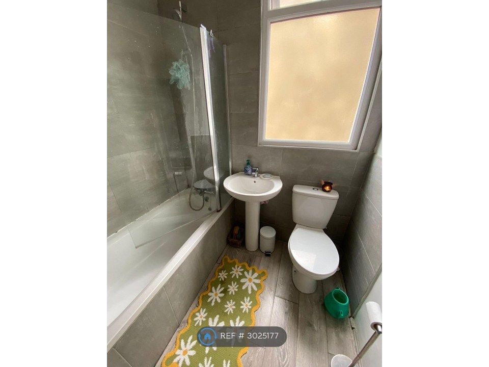 Property photo 2 of 7 Bathroom