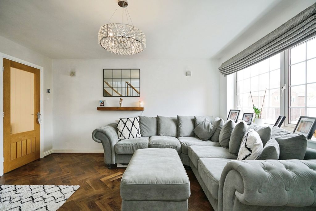 Property photo 3 of 16 Photo