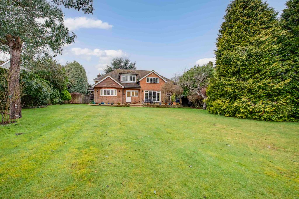 Property photo 2 of 19 Cherry Trees Claypits Lane, Wd3 6Eh (Low Res)-20