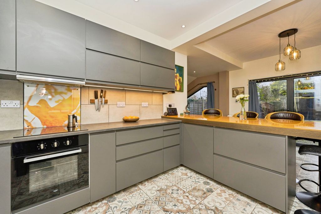 Property photo 3 of 20 1904576-18