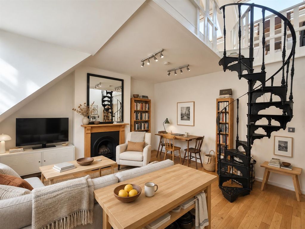 Property photo 1 of 7 42A9Fc72-Cdbd-4B81-A86A-64Ebd2c922Fd.Png