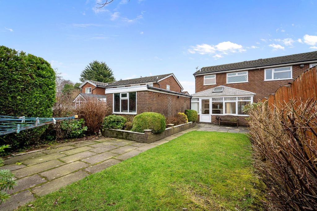 Property photo 2 of 25 156 Thornham Drive External-4.Jpg