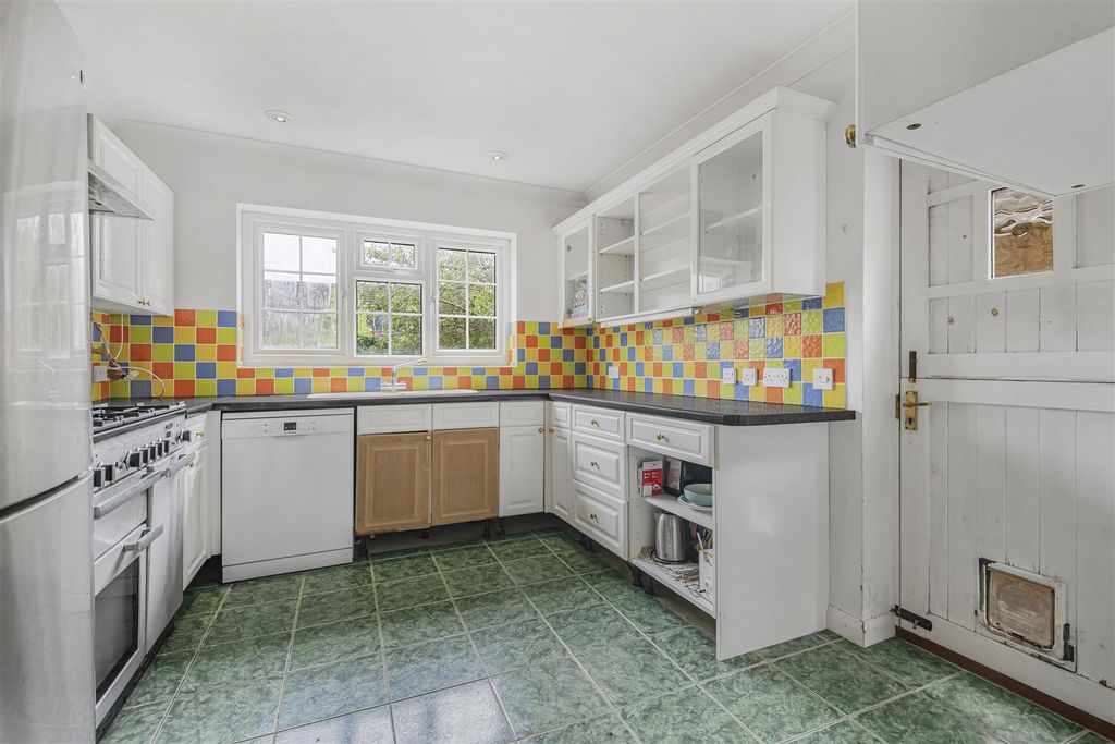 Property photo 3 of 20 Kitchen