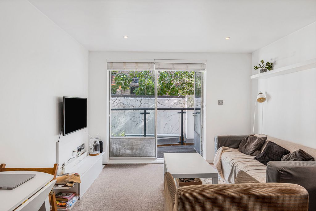 Property photo 1 of 17 Reception Room