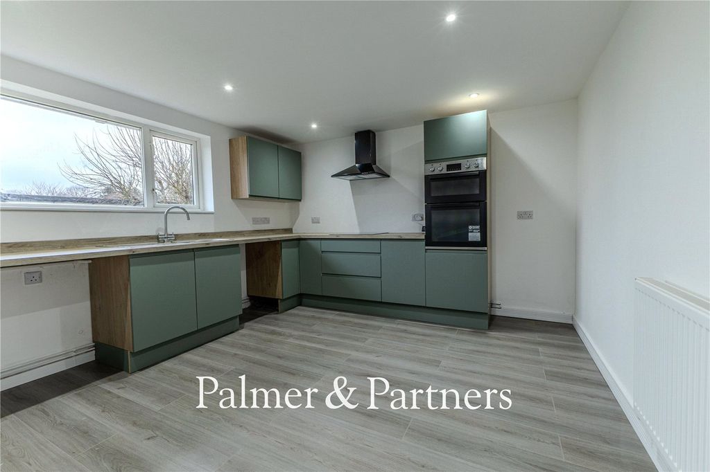 Property photo 3 of 12 Picture No. 11