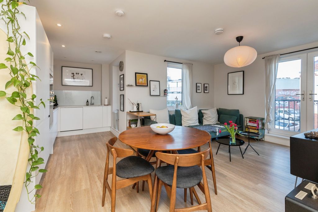 Property photo 1 of 11 Kitchen/Dining Room