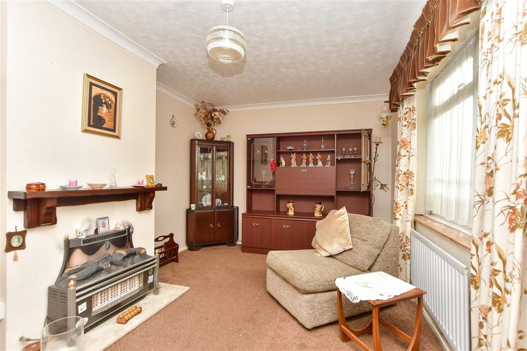 Property photo 2 of 11 Lounge