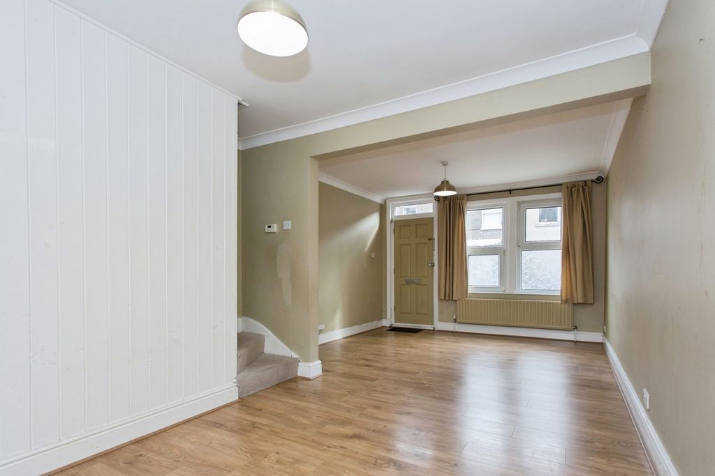 Property photo 2 of 17 Photo