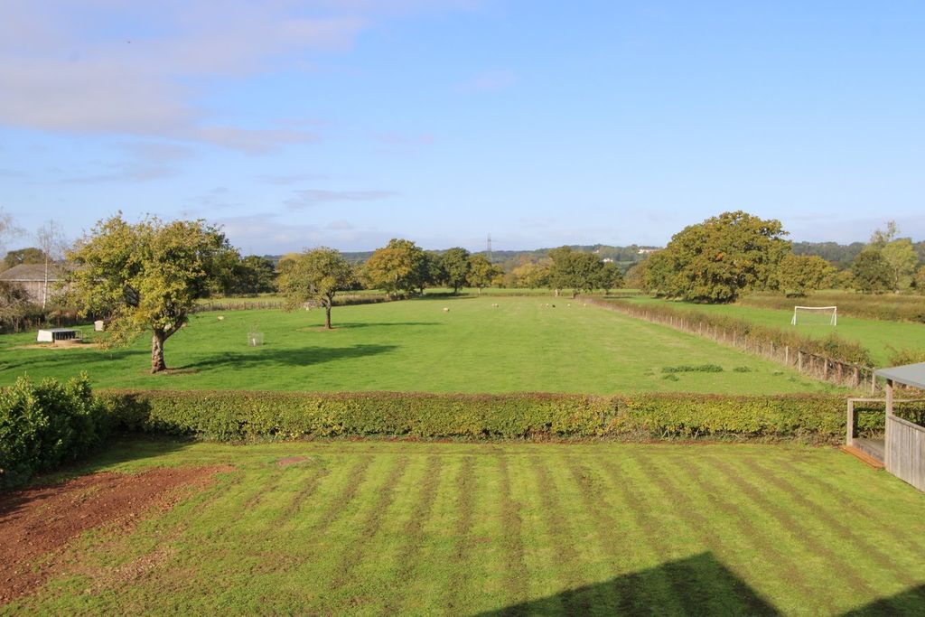 Property photo 2 of 28