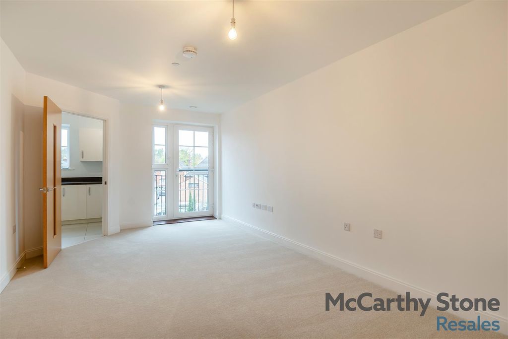 Property photo 2 of 32 8670684-Interior02.Jpg