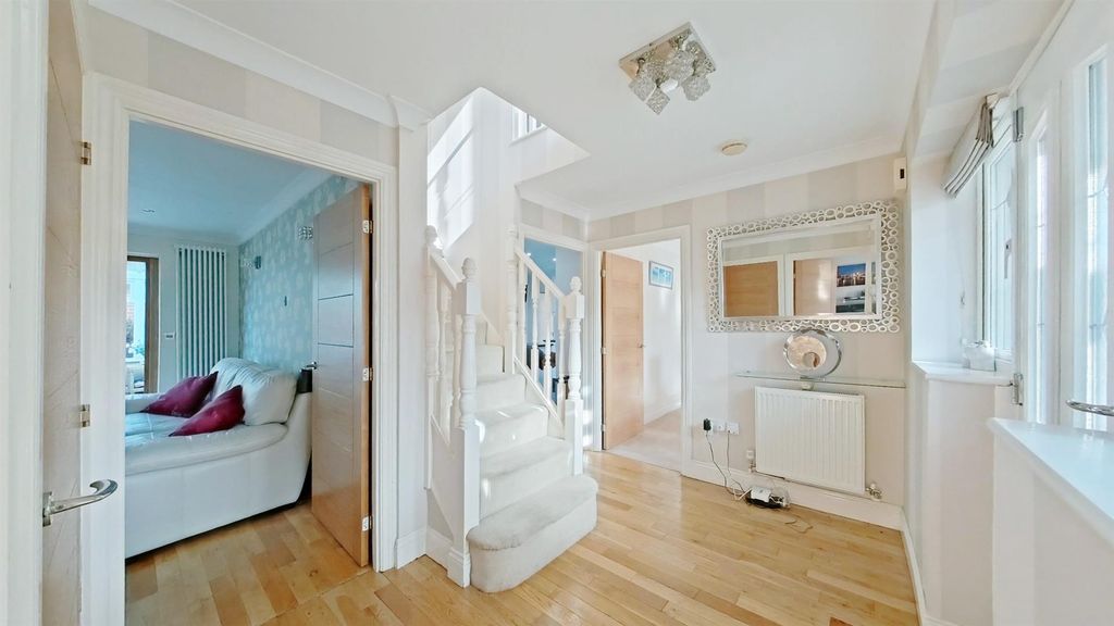 Property photo 3 of 23 Hall