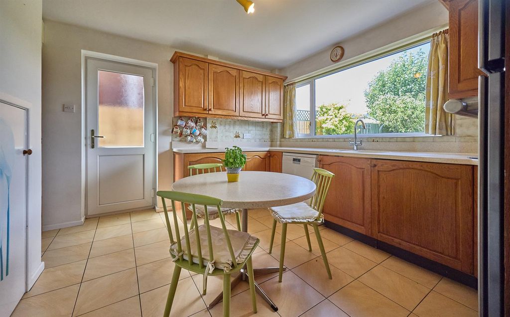 Property photo 2 of 14 Kitchen Dining Room To Rear